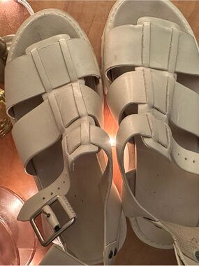 eos Cream Strappy Leather Buckle Sandals
